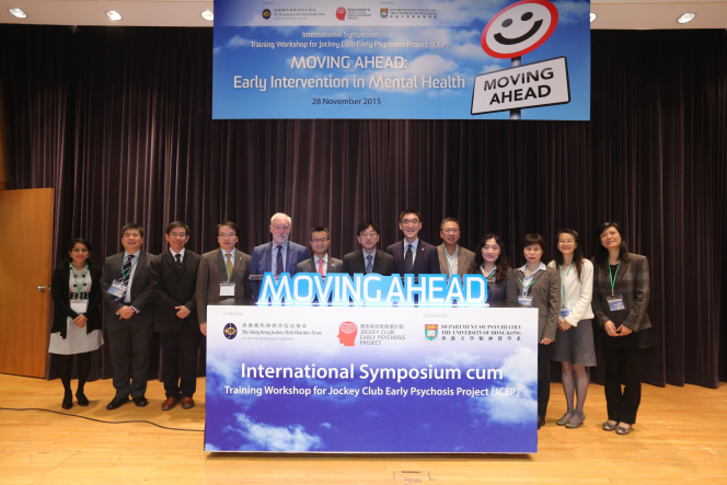 Officiating guests, Dr Ko Wing-man, Mr Leong Cheung and Mr Douglas So, took a photo with the guests at the Opening Ceremony.